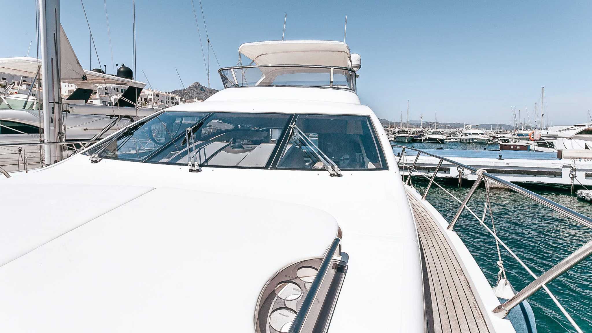 for-rent-yacht-azimut-58-fly-in-puerto-banus-marbella-0004
