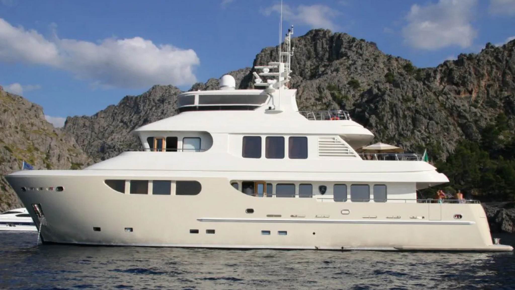 for-rent-yacht-bandido-90-in-puerto-banus-marbella-0002