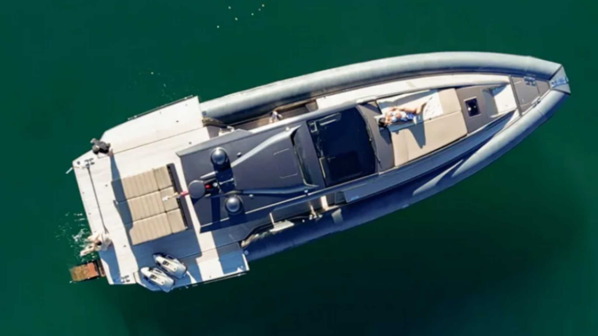 for-rent-yacht-belveder-in-puerto-banus-marbella-0008