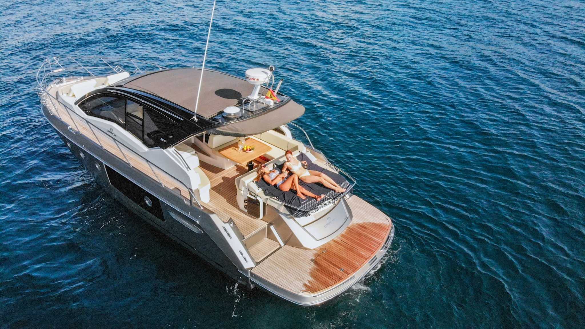 for-rent-yacht-cranchi-m-44-in-puerto-banus-marbella-0003