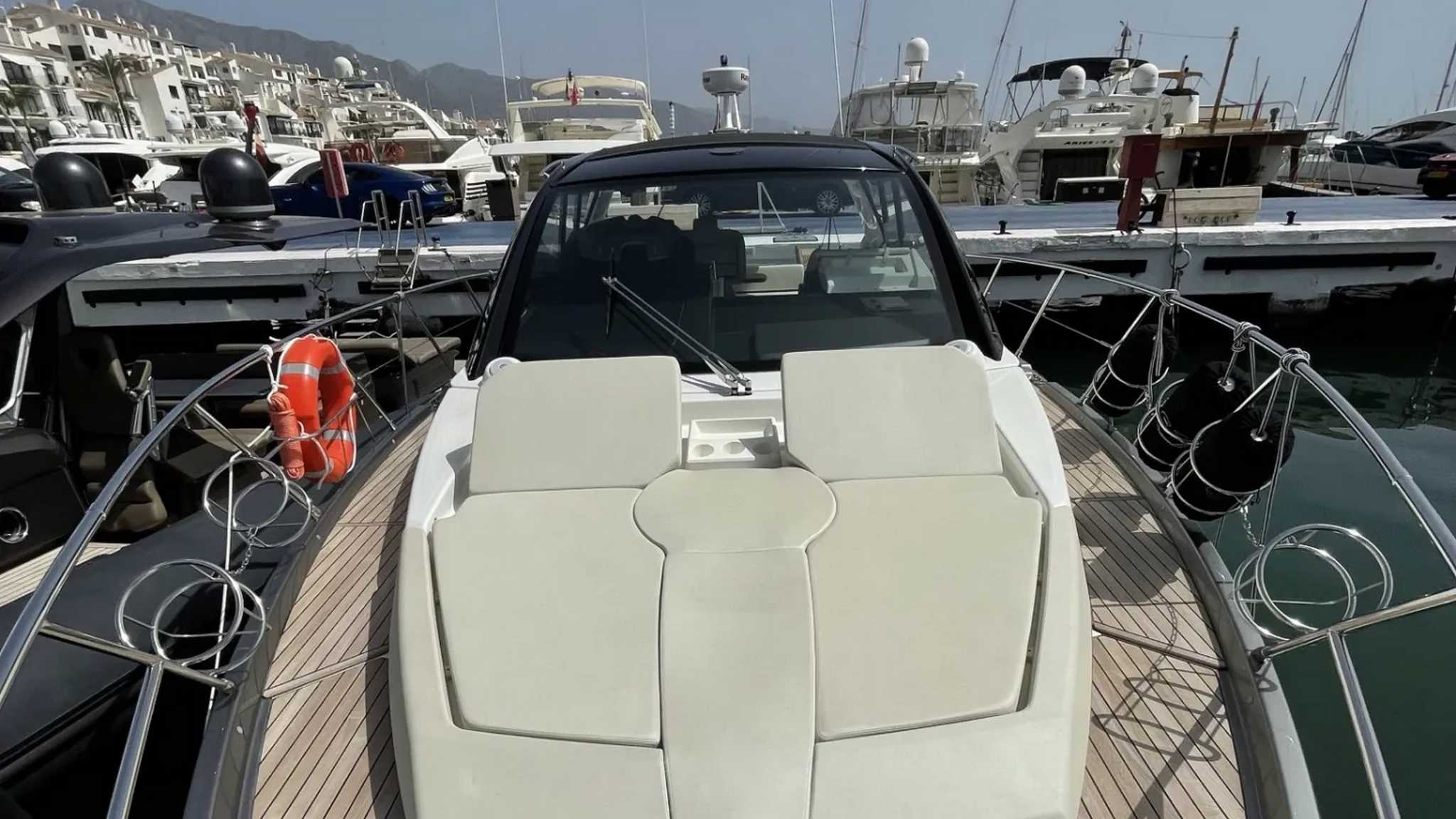 for-rent-yacht-cranchi-m-44-in-puerto-banus-marbella-0006