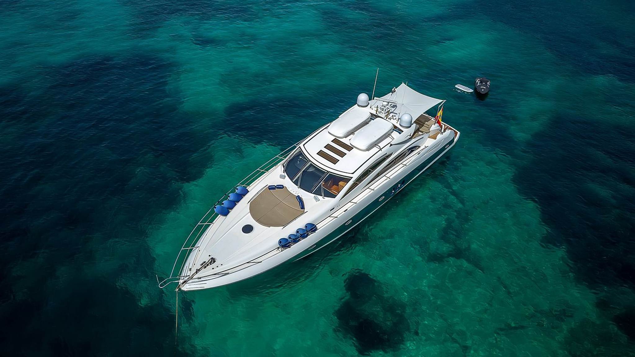 for-rent-yacht-predator-72-in-puerto-banus-marbella-0002