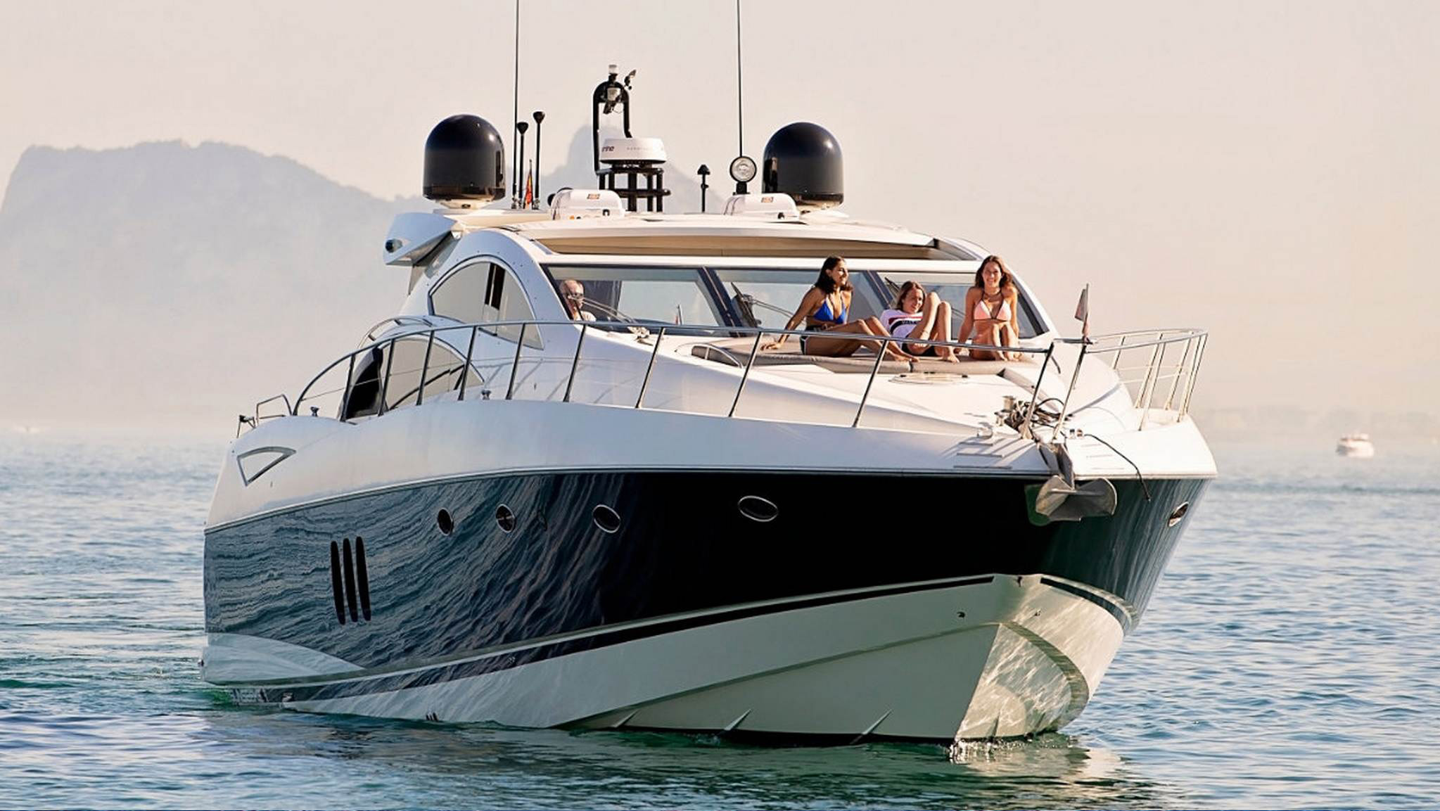 for-rent-yacht-predator-72-in-puerto-banus-marbella-0005