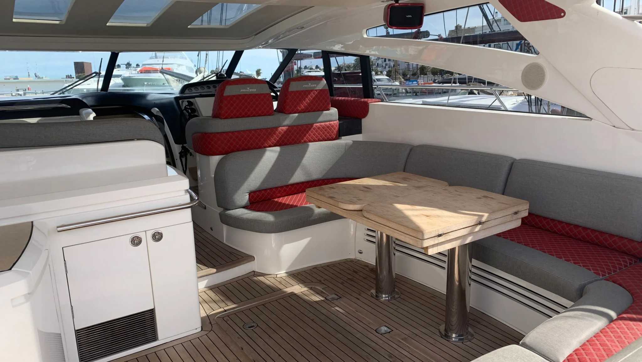 for-rent-yacht-princess-v-58-in-puerto-banus-marbella-0007
